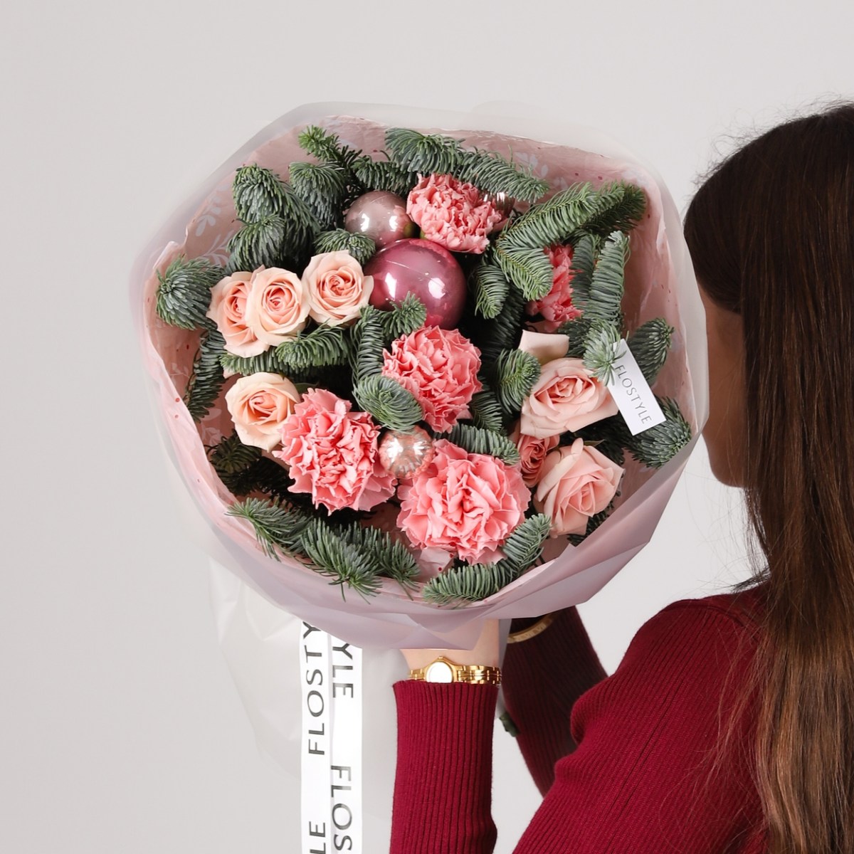 Нежный зимний букет с цветами 